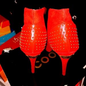 Exclusive Collectors item Womans size 10 red Coogi pumps
